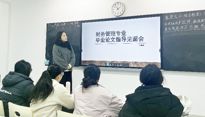 黃晶晶指導(dǎo)學(xué)生.jpg